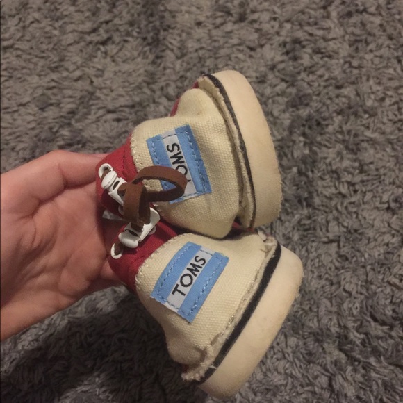 TOMS - Picture 3 of 3